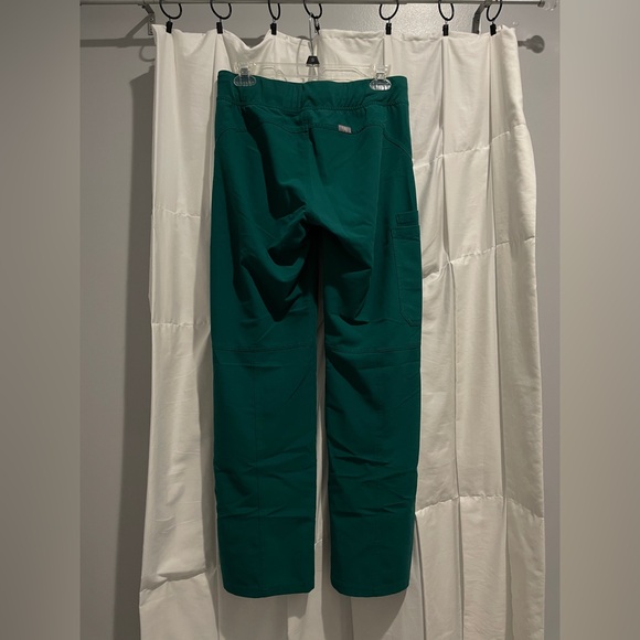 Figs Woman’s Kade Cargo Pants in Hunter Green Size S - Picture 4 of 7